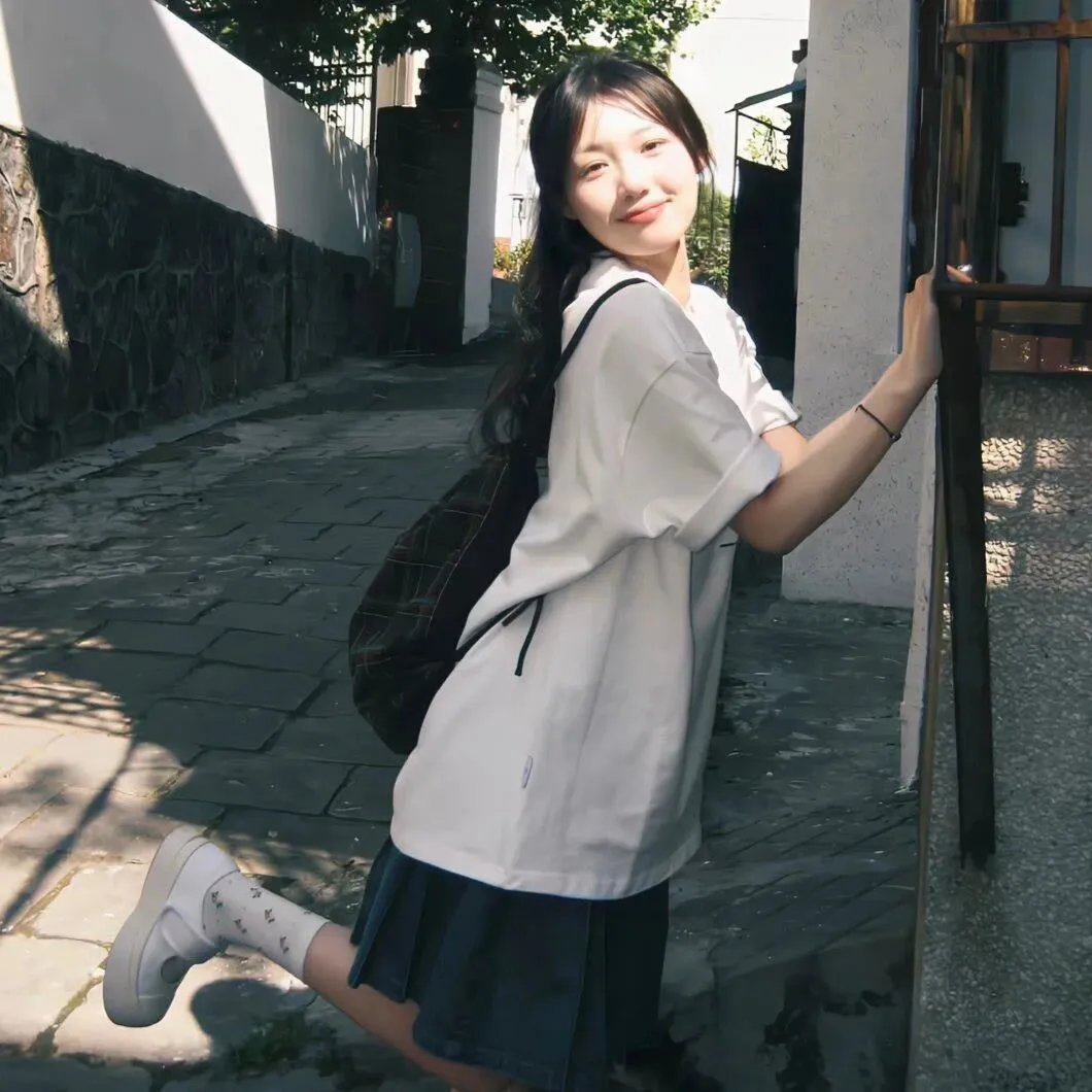 这名男子，捡到了人鱼。